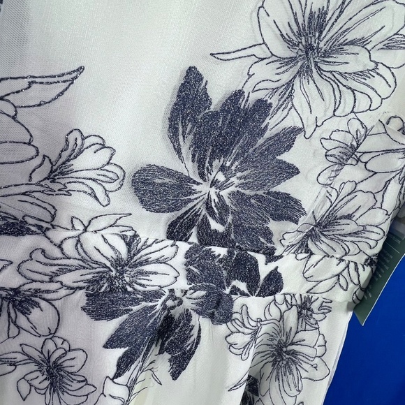 NWT |•J. TAYLOR•| Special Occasion Ivory w/ Metallic Navy Embroider Floral Dress - Picture 3 of 10